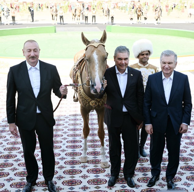 İlham Əliyevə “Axaltəkə” atı hədiyyə edildi- VİDEO+FOTOLAR